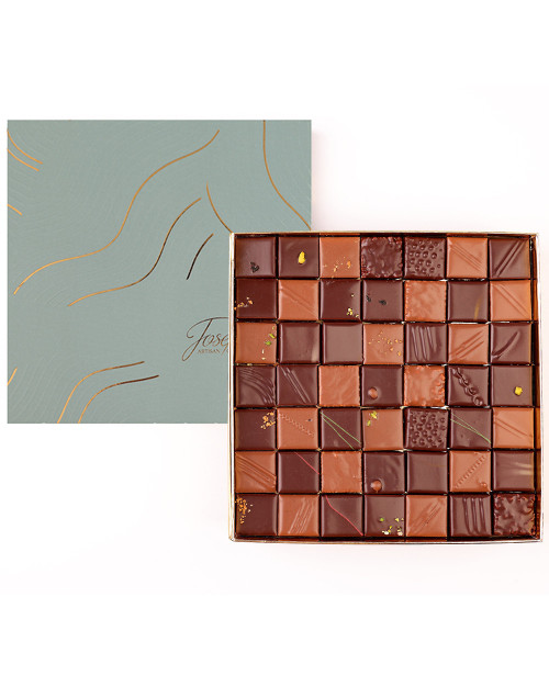 COFFRET PRESTIGE 49 CHOCOLATS NOEL : N°6  (325G)